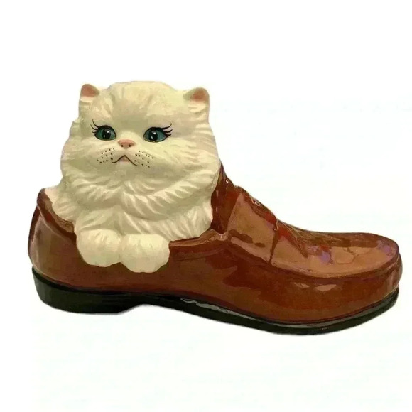 Vintage Kitty Needs a New Home White Cat in a Shoe 80s - Picture 1 of 7
